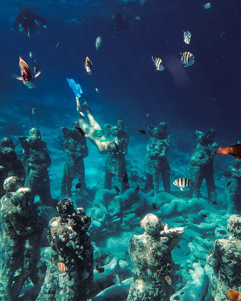 Underwater Statues