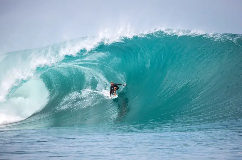 Surfing Mentawai