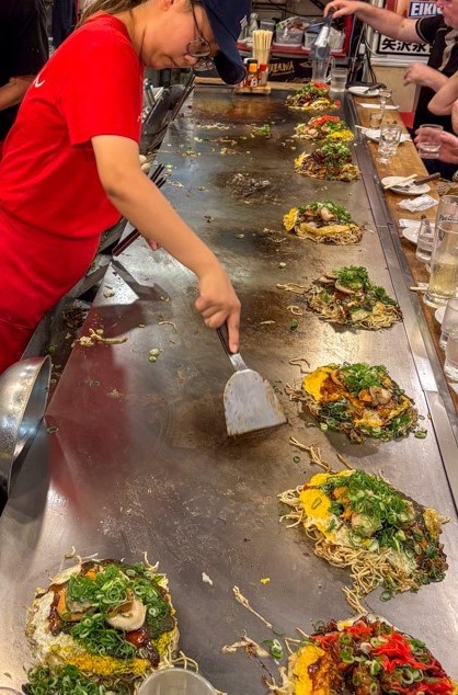 hiroshima-foodtour-okonomiyaki