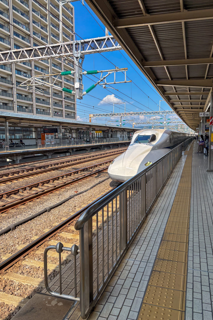 odawara-station-shinkansen-fahren